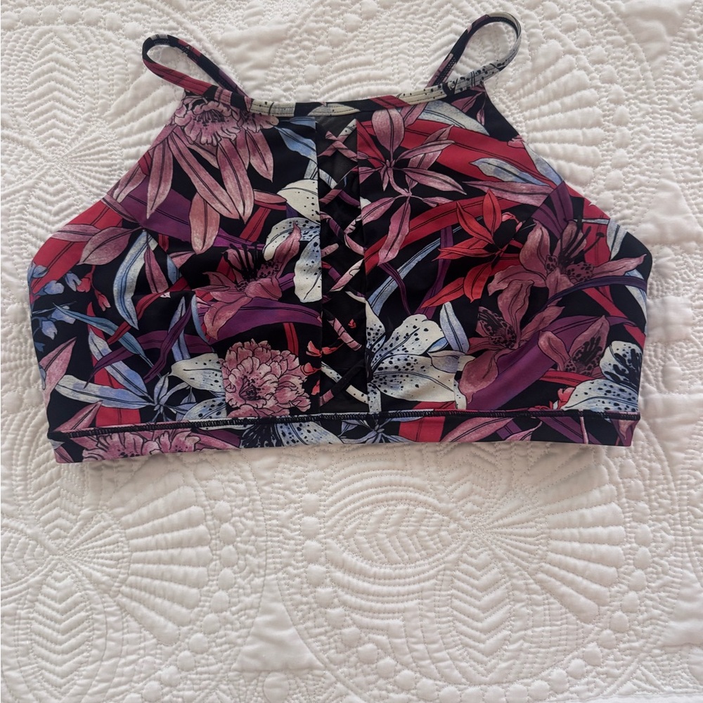 Lululemon Shoreline Top in Lush Lilies